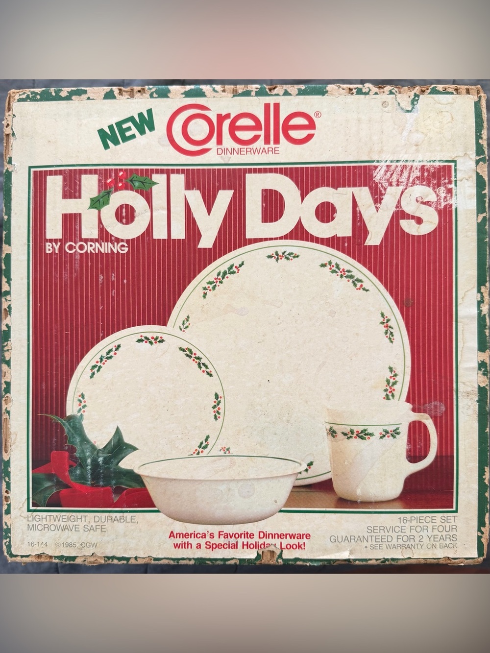 Vintage 1985 Corelle Holly Days 16 Pc Dinnerware Set